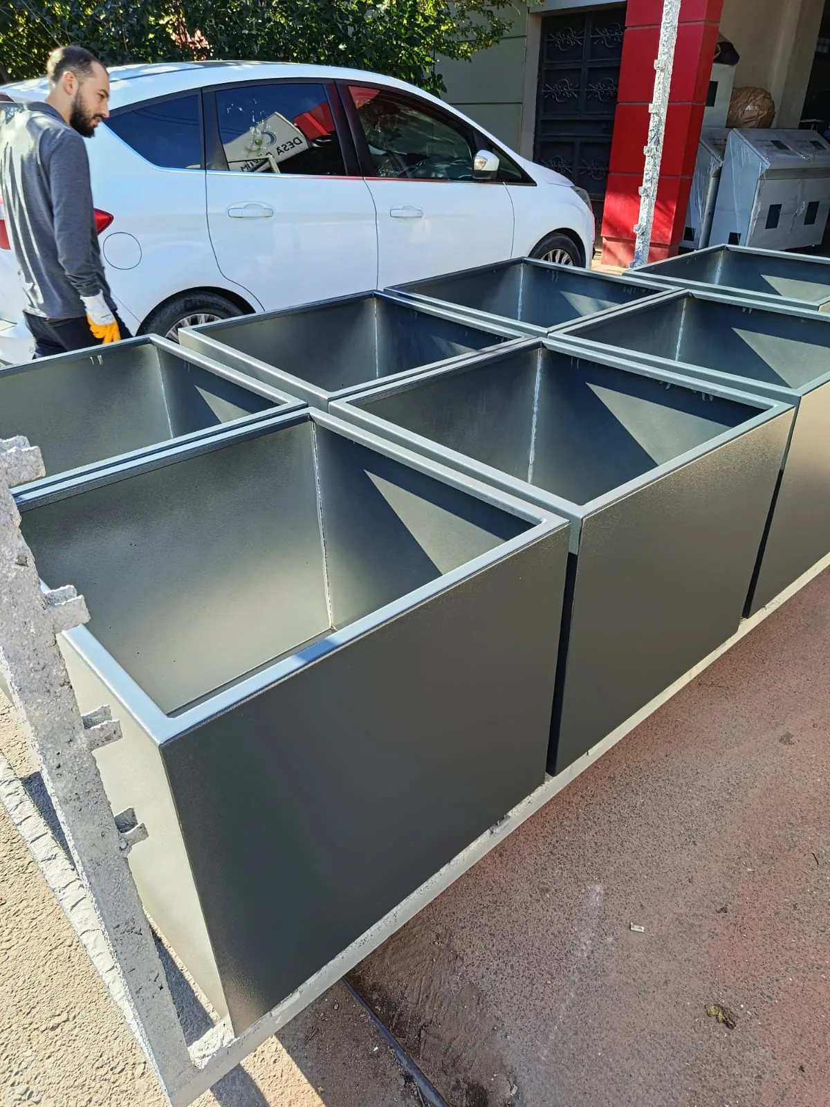 Desa Döküm özel ölçü antrasit metal saksı imalatı